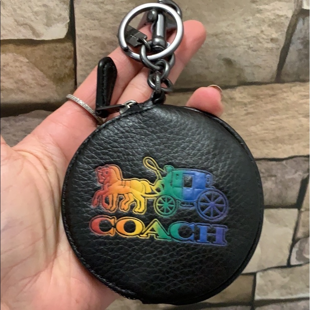 Authentic COACH Pebbled leather logo round coin zip keychain